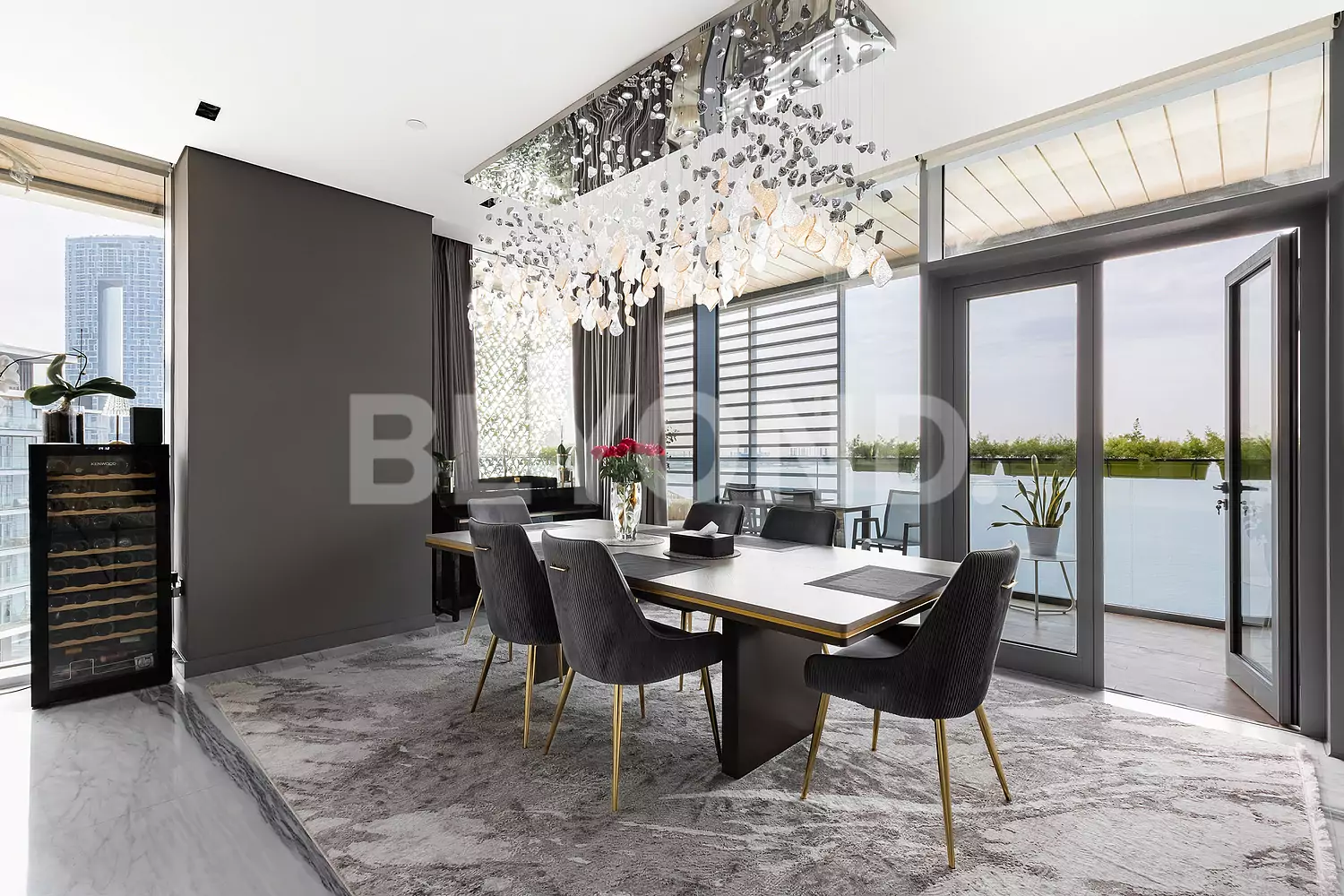 Bluewaters Residences — апартамент с террасой, парящей над морем