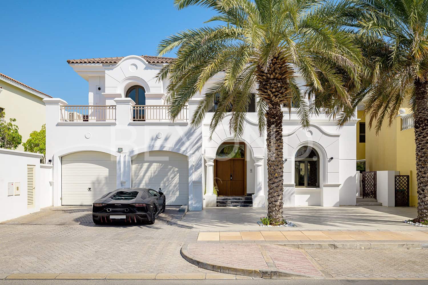 Luxury waterfront villa on Palm Jumeirah